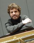 Photo of pianist Steven Glaser