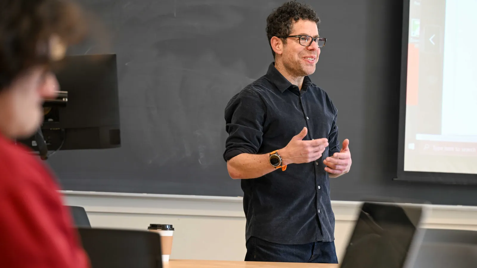 Professor Paul Reitter teaching German
