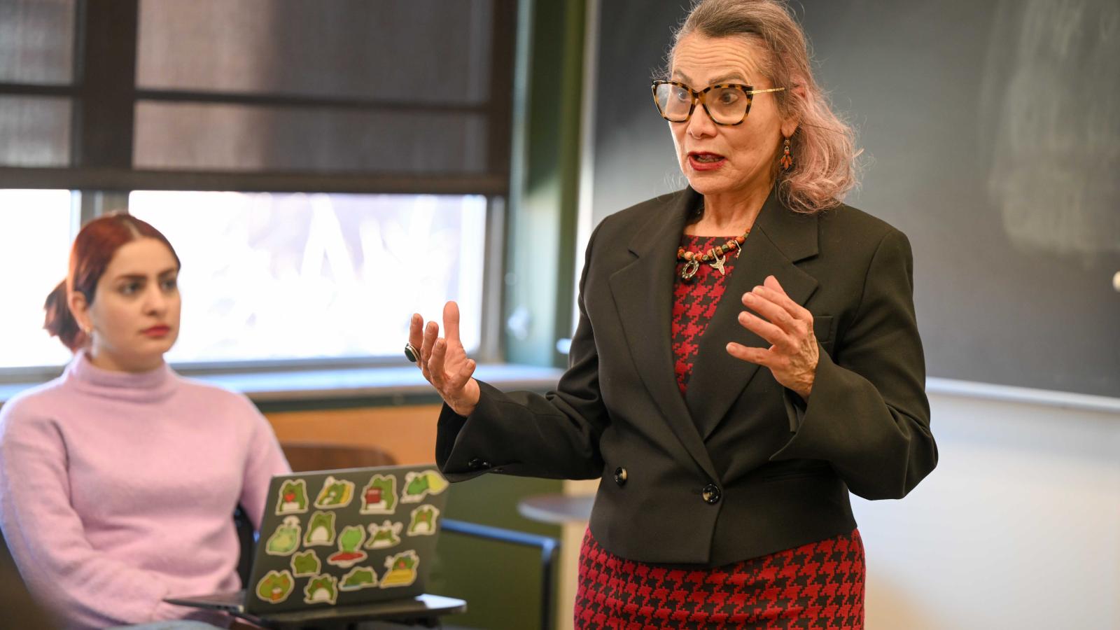 Professor Lúcia Costigan